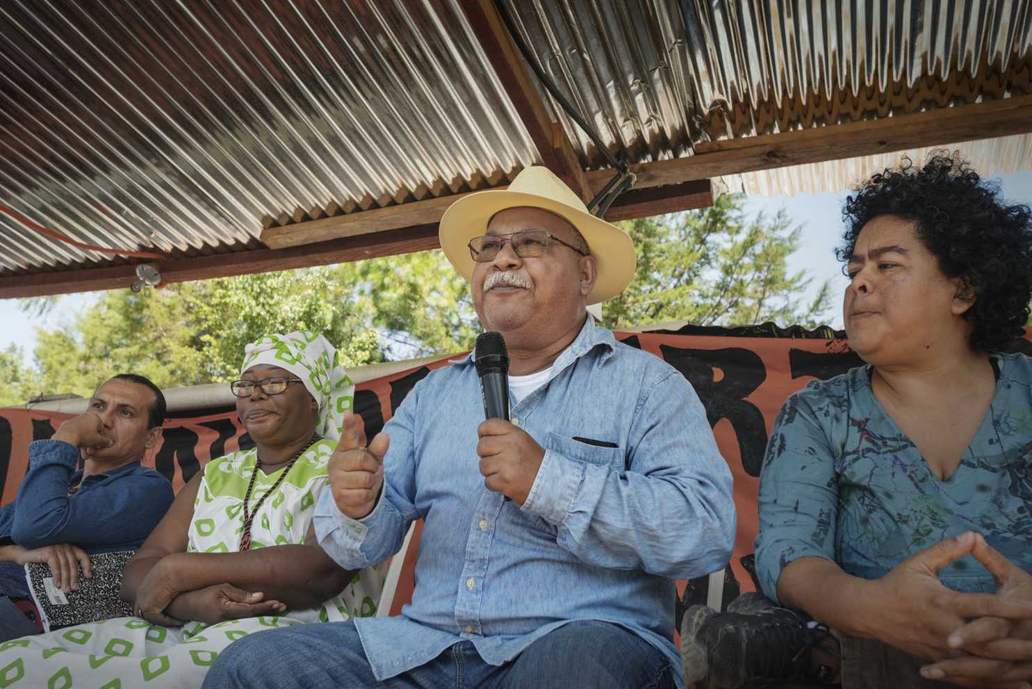 ismael moreno hablando en mitin